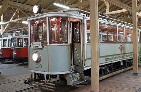 Salonní vůz č. 200. Kotěrova slavná tramvaj vznikla v letech 1899–1900 a... | na serveru Lidovky.cz | aktuální zprávy Salonní vůz č. 200. Kotěrova slavná tramvaj vznikla v letech 1899–1900 a... | na serveru Lidovky.cz | aktuální zprávy