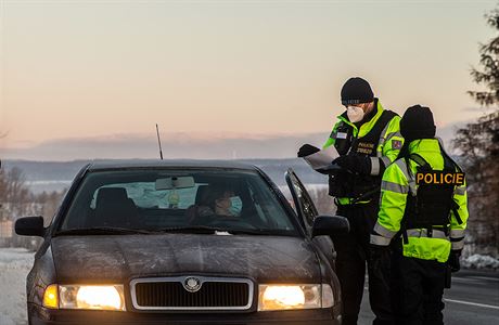 První dny bude policie benevolentnější, pak přitvrdí. Česko vstupuje do zatím nejtvrdšího lockdownu Na Trutnovsku bude dohlížet na dodržování opatření v průběhu 24 hodin 280... | na serveru Lidovky.cz | aktuální zprávy