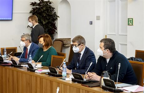 Vláda požádá sněmovnu o nouzový stav do konce března. Kabinet nyní jedná o zpřísnění pravidel Jednání vlády s opozičními lídry. Na snímku zleva Karel Havlíček, Alena... | na serveru Lidovky.cz | aktuální zprávy