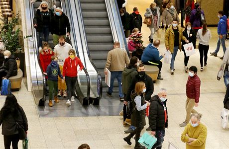 Vánoční nákupy v brněnském obchodním centru Galerie Vaňkovka. | na serveru Lidovky.cz | aktuální zprávy