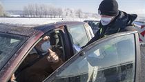 Policejní kontrola u uzavřených okresů.