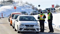 Německá policie kontroluje přijíždějící auta z Česka. | na serveru Lidovky.cz | aktuální zprávy