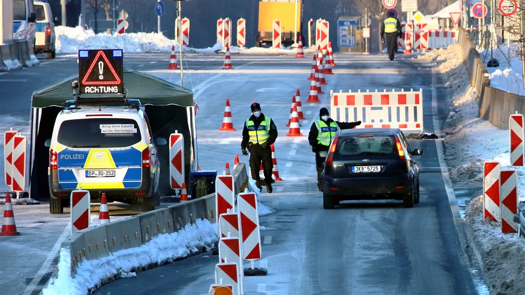 Uzavená nmecká hranice na hraniním pechodu Pomezí - Tirchenreuth.