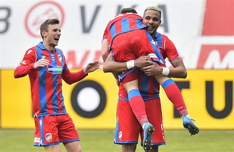 Zleva Šimon Falta, Pavel Bucha a Jean-David Beauguel z Plzně. | na serveru Lidovky.cz | aktuální zprávy
