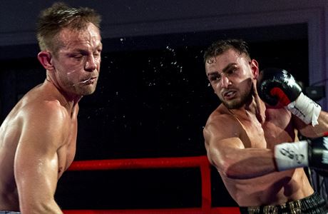 Erik Agateljan trefuje Josefa Zahradníka, ten drží... | na serveru Lidovky.cz | aktuální zprávy Erik Agateljan trefuje Josefa Zahradníka, ten drží... | na serveru Lidovky.cz | aktuální zprávy