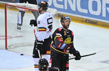 Zleva Andrej Kudrna ze Sparty a Tomáš Pospíšil z Litvínova. | na serveru Lidovky.cz | aktuální zprávy Zleva Andrej Kudrna ze Sparty a Tomáš Pospíšil z Litvínova. | na serveru Lidovky.cz | aktuální zprávy