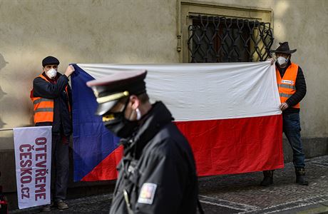 PŘEHLEDNĚ: Jaká pravidla budou platit od pondělí? Česko se probudí do mnohem přísnějšího režimu Příznivci iniciativy Chcípl pes | na serveru Lidovky.cz | aktuální zprávy