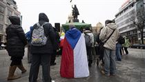 Na pražském Václavském náměstí demonstrovaly asi tři stovky lidí proti vládním... | na serveru Lidovky.cz | aktuální zprávy