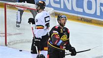 Zleva Andrej Kudrna ze Sparty a Tomáš Pospíšil z Litvínova. | na serveru Lidovky.cz | aktuální zprávy