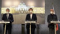 Zleva místopředseda vlády Karel Havlíček, premiér Andrej Babiš a ministr...