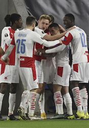 KOMENTÁŘ: Kam až sahají limity Slavie? Tvrdík nechává oproti jiným majitelům svým lidem volnější ruku Radost slávistů po gólu Lukáše Provoda. | na serveru Lidovky.cz | aktuální zprávy