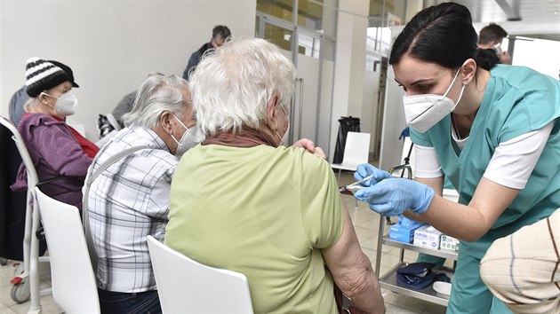 Očkování seniorů proti covidu-19 v Brně | na serveru Lidovky.cz | aktuální zprávy Očkování seniorů proti covidu-19 v Brně | na serveru Lidovky.cz | aktuální zprávy