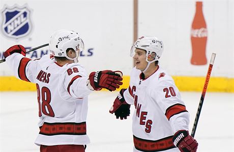 Carolina Hurricanes center Martin Necas (88) is congratulated by center... | na serveru Lidovky.cz | aktuální zprávy Carolina Hurricanes center Martin Necas (88) is congratulated by center... | na serveru Lidovky.cz | aktuální zprávy