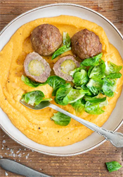Masové koule plněné růžičkovou kapustou. Jak na ně poradí foodblogerka Masové koule plněné růžičkovou kapustou | na serveru Lidovky.cz | aktuální zprávy