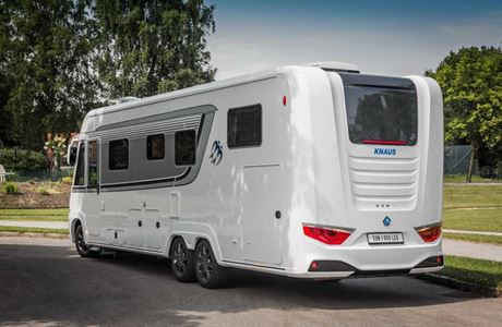 Integrovaný obytný automobil ze zdvojenou zadní nápravou. Hmotnost vozu je 5000... | na serveru Lidovky.cz | aktuální zprávy