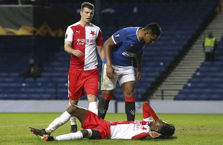 Alfredo Morelos se vzteká nad Peterem Olayinkou, k oběma přichází Kúdela. | na serveru Lidovky.cz | aktuální zprávy