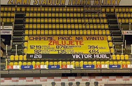 Fanoušci Litvínova vyvěsili před utkáním s Hradcem transparent na podporu... | na serveru Lidovky.cz | aktuální zprávy