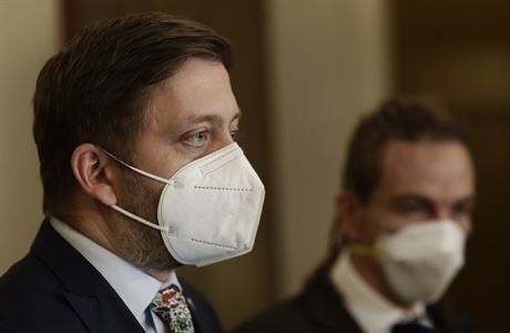 Vít Rakušan poblíž Ivana Bartoše. | na serveru Lidovky.cz | aktuální zprávy