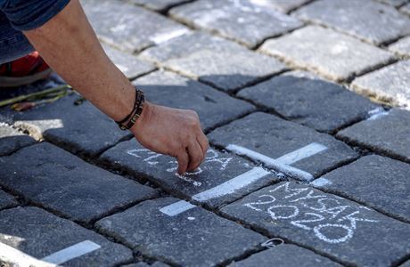Pieta za oběti covidu na Staroměstském náměstí. | na serveru Lidovky.cz | aktuální zprávy