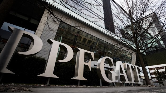 Smuteční vlajka na budově PPF v Dejvicích. | na serveru Lidovky.cz | aktuální zprávy Smuteční vlajka na budově PPF v Dejvicích. | na serveru Lidovky.cz | aktuální zprávy
