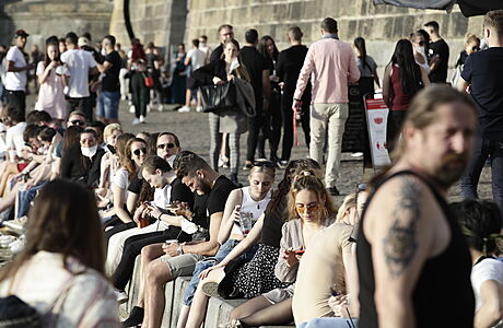 Největší problémy zaznamenala policie v přeplněných Riegrových sadech, na... | na serveru Lidovky.cz | aktuální zprávy
