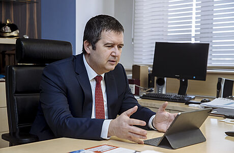 Hamáček po kritice Babiše do Moskvy neodletí, měl tam jednat o dodávkách Sputniku Hamáček získal před sjezdem největší podporu v regionech, když ho na předsedu... | na serveru Lidovky.cz | aktuální zprávy