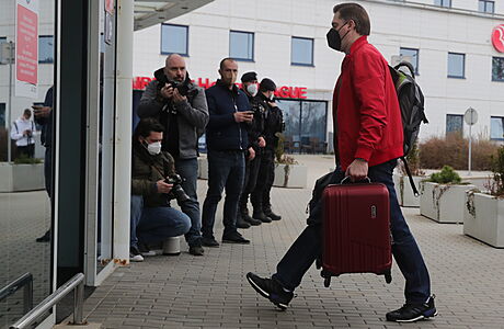 Z Prahy odletěli vyhoštění ruští diplomaté. | na serveru Lidovky.cz | aktuální zprávy