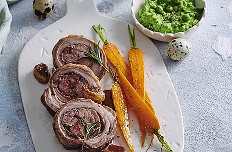 Aromatický medvědí česnek dobře ladí s jehněčím. Třeba v roládě s jarní... | na serveru Lidovky.cz | aktuální zprávy