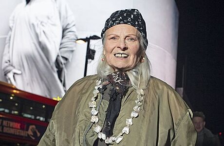 Osm křížků. Do důchodu se britská návrhářka Vivienne Westwoodová nechystá.... | na serveru Lidovky.cz | aktuální zprávy Osm křížků. Do důchodu se britská návrhářka Vivienne Westwoodová nechystá.... | na serveru Lidovky.cz | aktuální zprávy