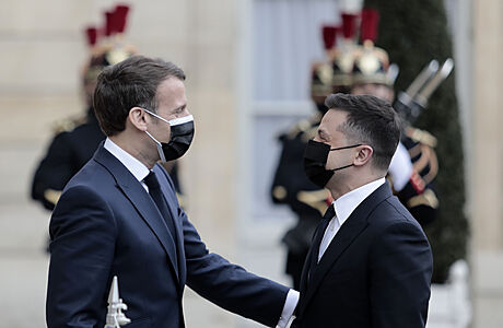 Francouzský prezident Emanuel Macron vítá ukrajinského prezidentka Volodymyra... | na serveru Lidovky.cz | aktuální zprávy