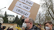 DVOŘÁK: Céčkový film, který žijeme. Rusko stále touží podmanit si své někdejší satelity Protest před ruskou ambasádou. | na serveru Lidovky.cz | aktuální zprávy