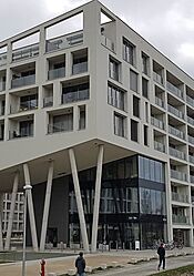 Od Dunaje k Amazonce. Projít se k několika světovým veletokům a neopustit jednu čtvrť, i to nabízí pražský Karlín Nové bydlení v Karlíně. Právě dokončovaný bytový komplex při nově vytyčené... | na serveru Lidovky.cz | aktuální zprávy