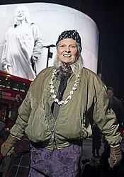 Matka punku se do důchodu nechystá. Vivienne Westwoodová oslavila 80. narozeniny a stále brázdí Londýn na kole Osm křížků. Do důchodu se britská návrhářka Vivienne Westwoodová nechystá.... | na serveru Lidovky.cz | aktuální zprávy