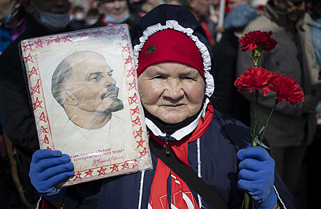 Při příležitosti 151 let od narození Vladimira Iljiče Lenina uspořádali ruští... | na serveru Lidovky.cz | aktuální zprávy Při příležitosti 151 let od narození Vladimira Iljiče Lenina uspořádali ruští... | na serveru Lidovky.cz | aktuální zprávy