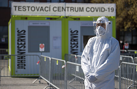 U nádraží v Pardubicích zahájilo provoz mobilní testovací centrum | na serveru Lidovky.cz | aktuální zprávy