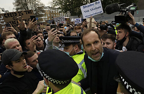 Petr Čech uklidňuje fanoušky Chelsea. | na serveru Lidovky.cz | aktuální zprávy