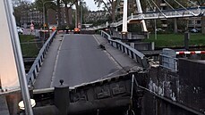 Poškozený most v nizozemském Groningenu poškozená cisternovou lodí, kterou... | na serveru Lidovky.cz | aktuální zprávy