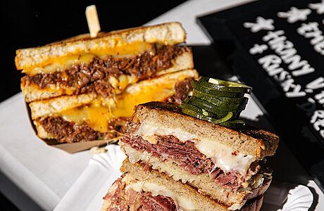 Bistro Cheesus Crust rozhodně není nic pro vegetariány. Dát si zde můžete... | na serveru Lidovky.cz | aktuální zprávy Bistro Cheesus Crust rozhodně není nic pro vegetariány. Dát si zde můžete... | na serveru Lidovky.cz | aktuální zprávy