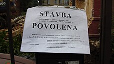 Stavba povolena. Orazítkovaný papír ale povoluje jen úpravy rodinného domu,...