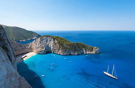 Řecko přehledně. Kdo má cestování snazší a co je nutné vyplnit? Proslulá pláž Navagio na ostrově Zakynthos, kde je vrak ztroskotané lodi a na... | na serveru Lidovky.cz | aktuální zprávy