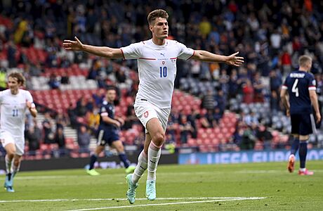 ŽIVĚ: Skotsko - Česko 0:2. Schick střelou z půlky hřiště zaskočil brankáře, Vaclík rozštěpem zachránil Euro 2020: Skotsko - Česko (Patrik Schick slaví gól) | na serveru Lidovky.cz | aktuální zprávy