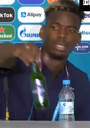 Ronaldo veřejně zavrhl Coca-Colu, kterou dřív propagoval. Pogba pak schoval pivo, jeho gesto je spojováno s islámem Paul Pogba odstraňuje. | na serveru Lidovky.cz | aktuální zprávy