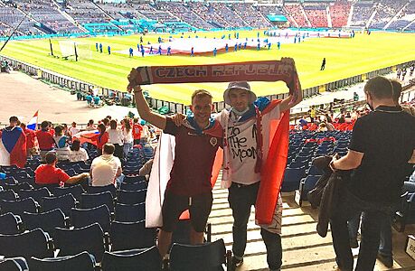 Čeští fanoušci Patrik Huber a Tomáš Pavlík na ME v zápase s Chorvatskem | na serveru Lidovky.cz | aktuální zprávy