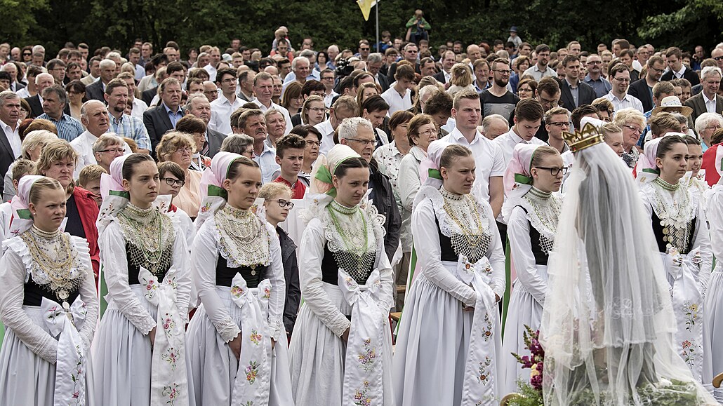 Svoboda volby? Lužickosrbské ženy na rozdíl od někerých českých žen bojují za... Svoboda volby? Lužickosrbské ženy na rozdíl od někerých českých žen bojují za...