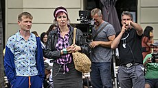 Zleva herci Matěj Hádek a Simona Babčáková 15. července 2021 na Václavském...