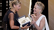Hlavní cenu v Cannes tentokrát předávala žena ženě. Francouzská režisérka Julie... | na serveru Lidovky.cz | aktuální zprávy
