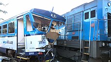 Na nádraí v Kdyni na Domalicku se srazil osobní vlak s technickým vozidlem....
