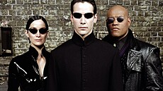 Matrix. Hlavní role ve filmu ztvárnili (zleva) Carrie-Anne Mossová, Keanu...