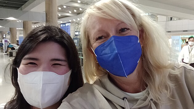 Hurá, venku z letiště Incheon. S mou studentkou a asistentkou. | na serveru Lidovky.cz | aktuální zprávy Hurá, venku z letiště Incheon. S mou studentkou a asistentkou. | na serveru Lidovky.cz | aktuální zprávy