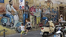 Život v etnicky rozděleném městě zobrazuje graffiti v Nikósii, jež slouží jako... | na serveru Lidovky.cz | aktuální zprávy